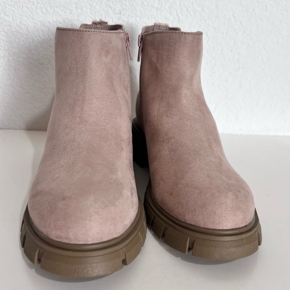 Wonder Nation Blush Pink Faux Suede Ankle Boots Lug Outsole 6 - Picture 1 of 13